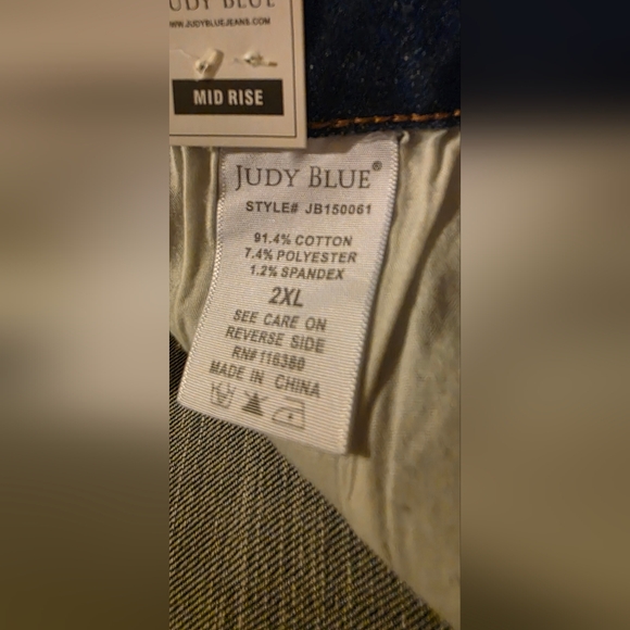 NWT - Judy Blue Size Stars Patch Distressed Shorts - Picture 7 of 7